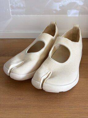 Tabi Footwear Tabi Sandal, Off-White Size 40